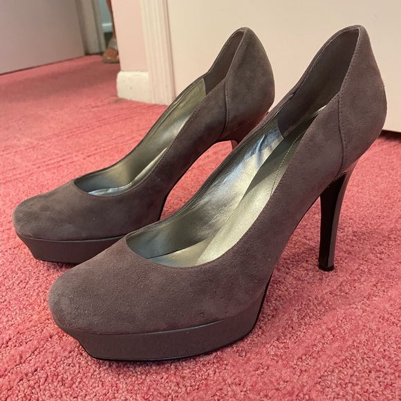 Guess Size 9.5 Grey Suede Heels with Platform - Picture 5 of 5